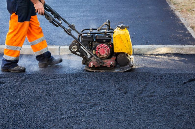 Aszfaltozás, Térkövezés, Közmű építés, Útépítés, Mélyépítés, Csatornázás, Budapest, Debrecen, Miskolc, Nyíregyháza, Eger, Salgótarján, Szolnok, Kecskemét, Békéscsaba, Szeged, Pécs, Szekszárd, Kaposvár, Székesfehérvár, Tatabánya, Veszprém, Győr, Szombathely, Zalaegerszeg