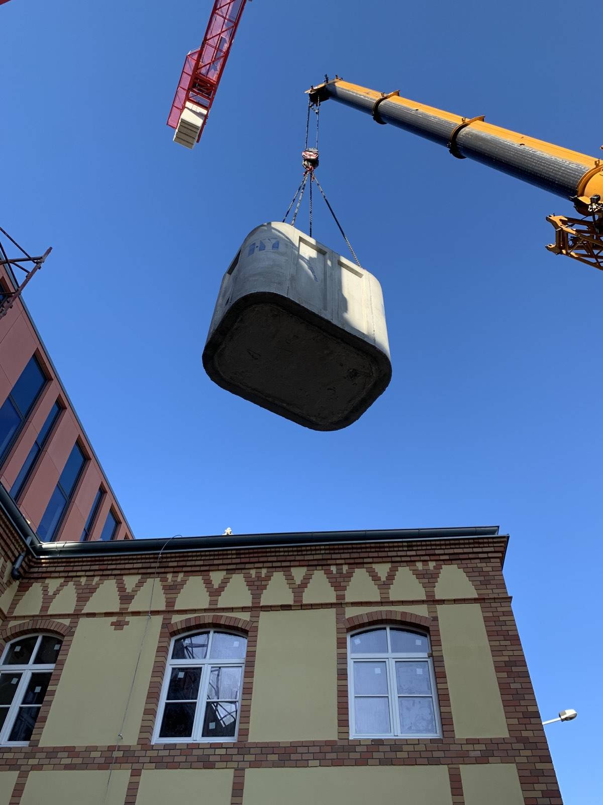 Aszfaltozás, Térkövezés, Útépítés, Közmű építés, Mélyépítés, Betonozás, Szegélyezés, Földmunka, Budapest, Dunakeszi, Fót, Göd, Vác, Veresegyház, Szentendre, Budakalász, Munkagép, Aszfalt, Beton