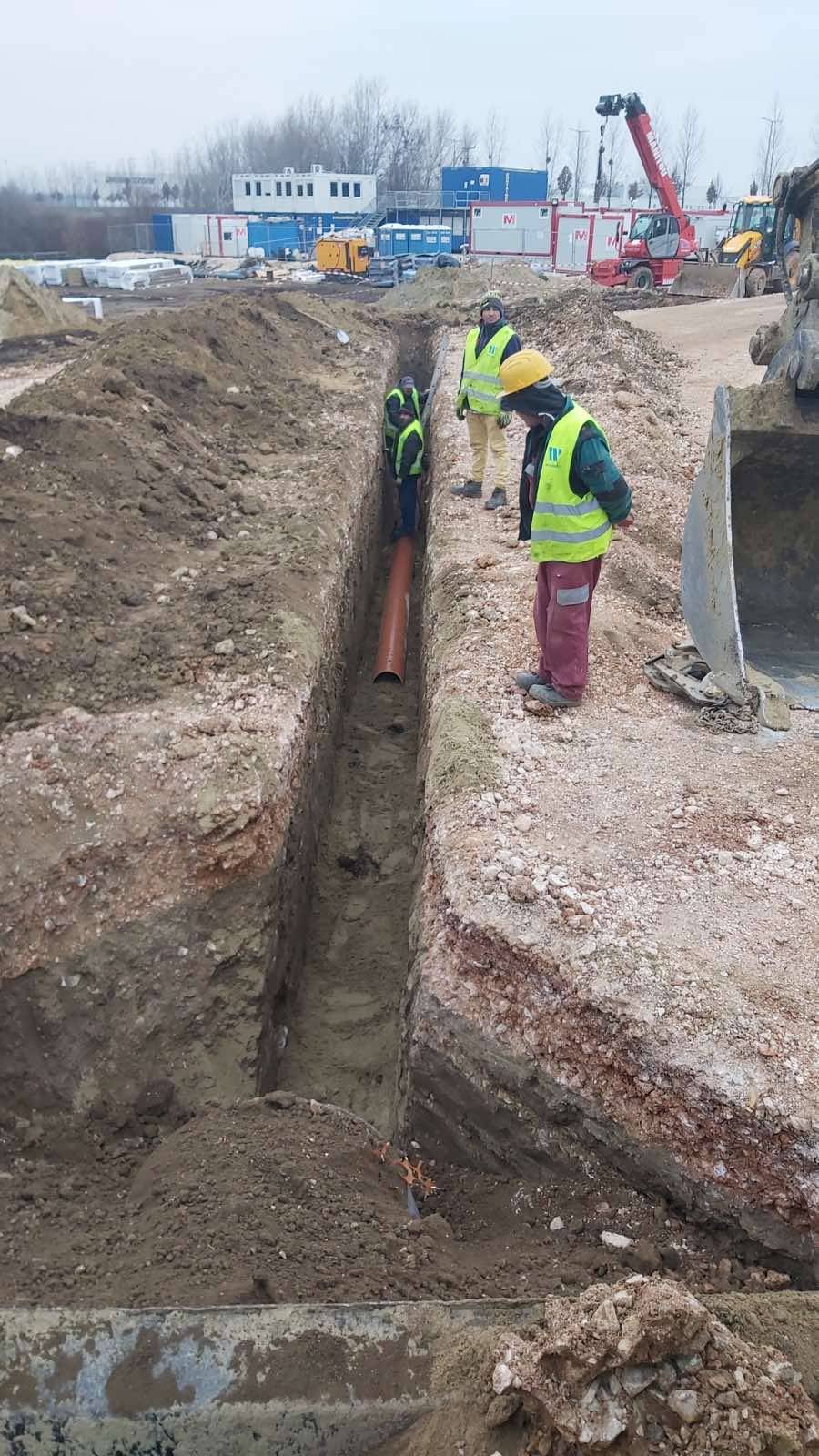 Aszfaltozás, Térkövezés, Útépítés, Közmű építés, Mélyépítés, Betonozás, Szegélyezés, Földmunka, Budapest, Dunakeszi, Fót, Göd, Vác, Veresegyház, Szentendre, Budakalász, Munkagép, Aszfalt, Beton