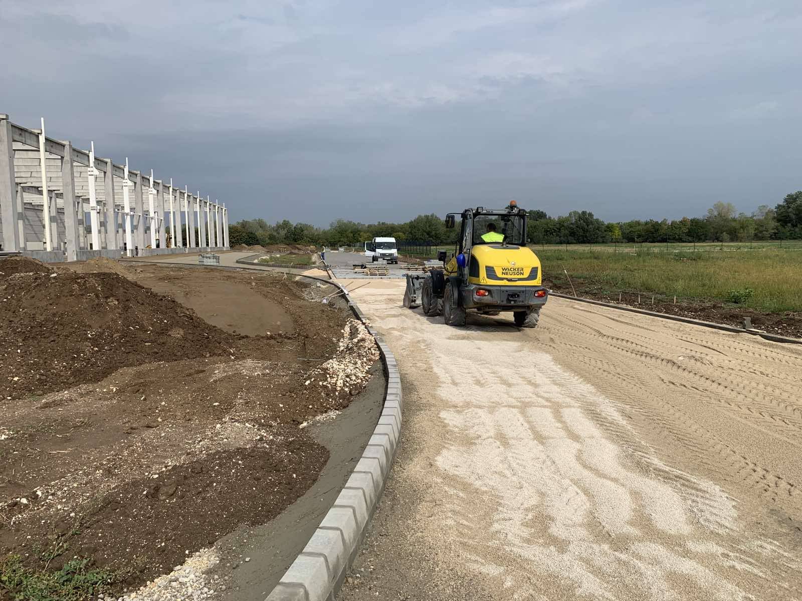 Aszfaltozás, Térkövezés, Útépítés, Közmű építés, Mélyépítés, Betonozás, Szegélyezés, Földmunka, Budapest, Dunakeszi, Fót, Göd, Vác, Veresegyház, Szentendre, Budakalász, Munkagép, Aszfalt, Beton