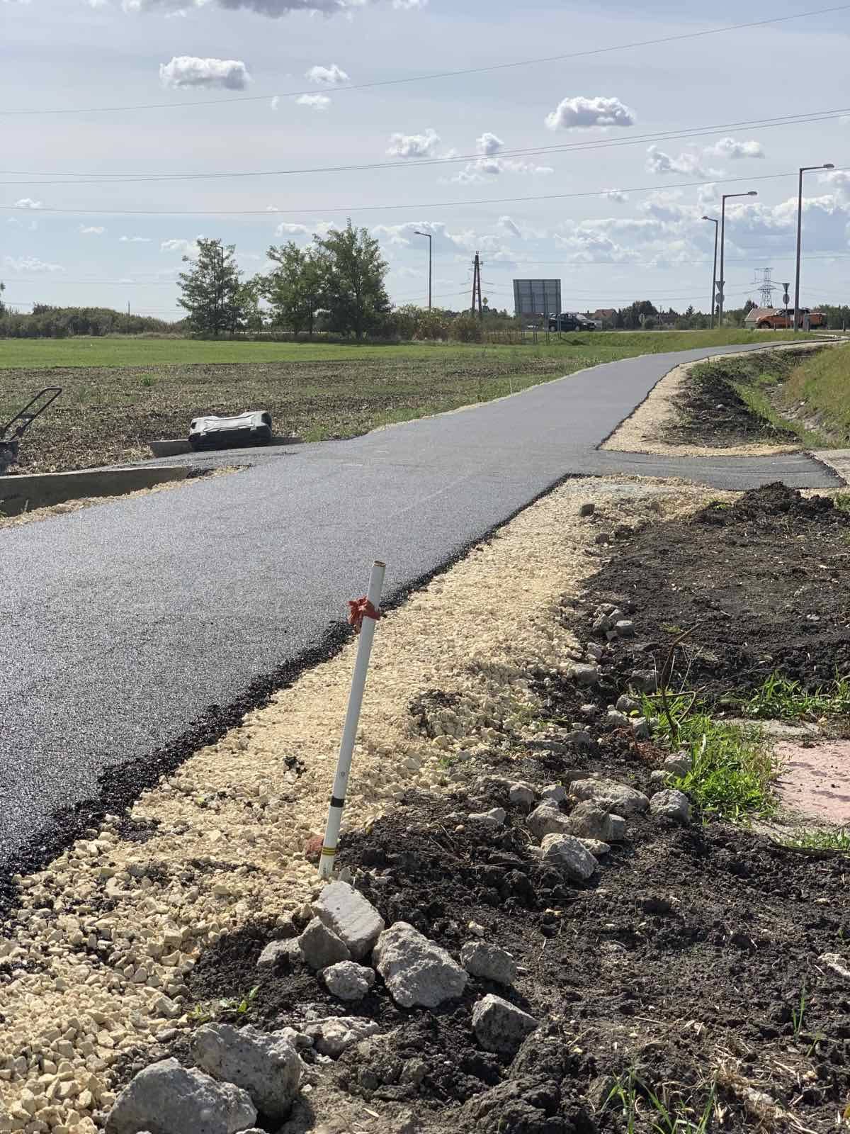 Aszfaltozás, Térkövezés, Útépítés, Közmű építés, Mélyépítés, Betonozás, Szegélyezés, Földmunka, Budapest, Dunakeszi, Fót, Göd, Vác, Veresegyház, Szentendre, Budakalász, Munkagép, Aszfalt, Beton