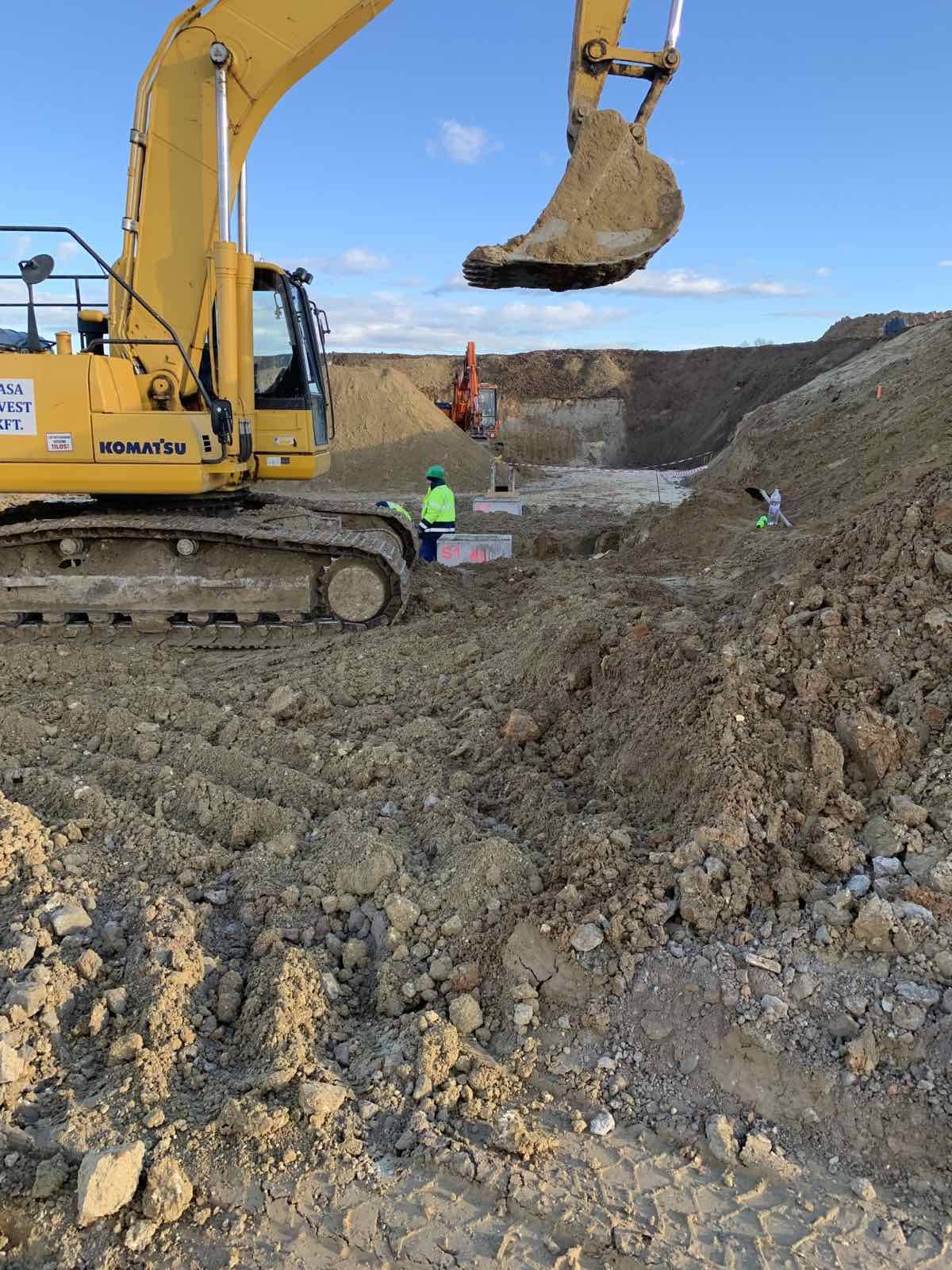 Aszfaltozás, Térkövezés, Útépítés, Közmű építés, Mélyépítés, Betonozás, Szegélyezés, Földmunka, Budapest, Dunakeszi, Fót, Göd, Vác, Veresegyház, Szentendre, Budakalász, Munkagép, Aszfalt, Beton