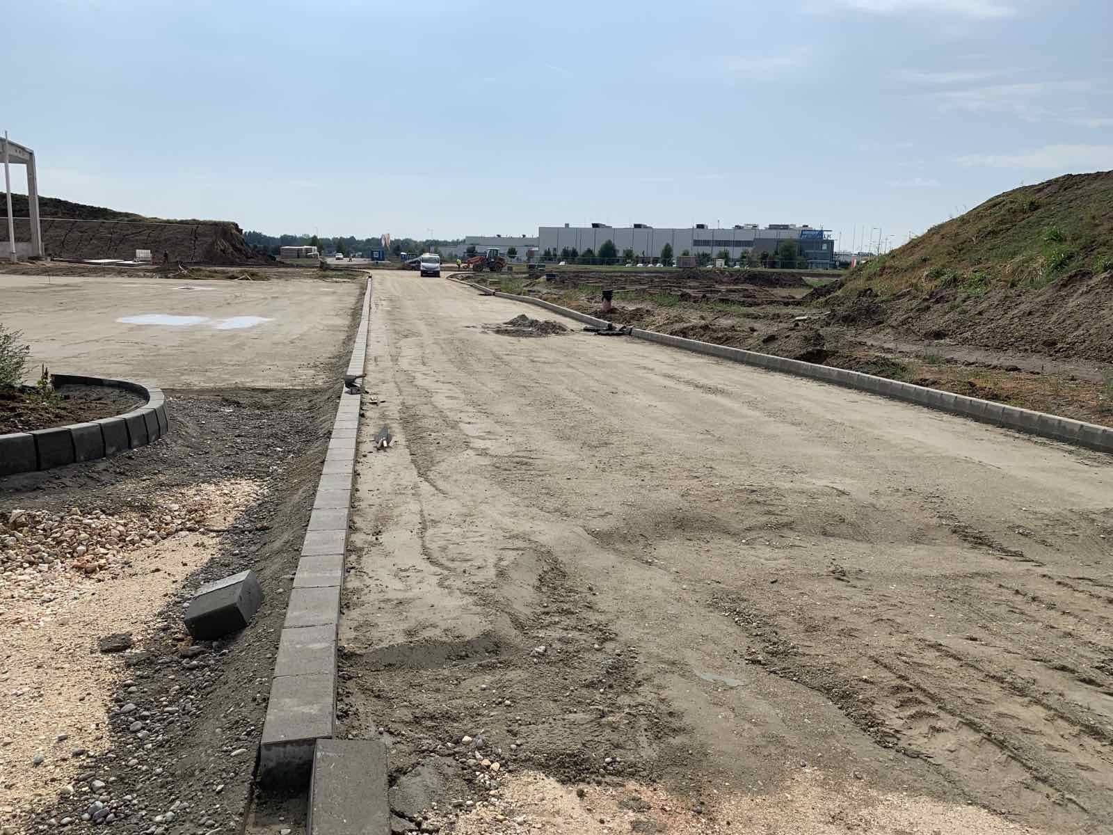 Aszfaltozás, Térkövezés, Útépítés, Közmű építés, Mélyépítés, Betonozás, Szegélyezés, Földmunka, Budapest, Dunakeszi, Fót, Göd, Vác, Veresegyház, Szentendre, Budakalász, Munkagép, Aszfalt, Beton