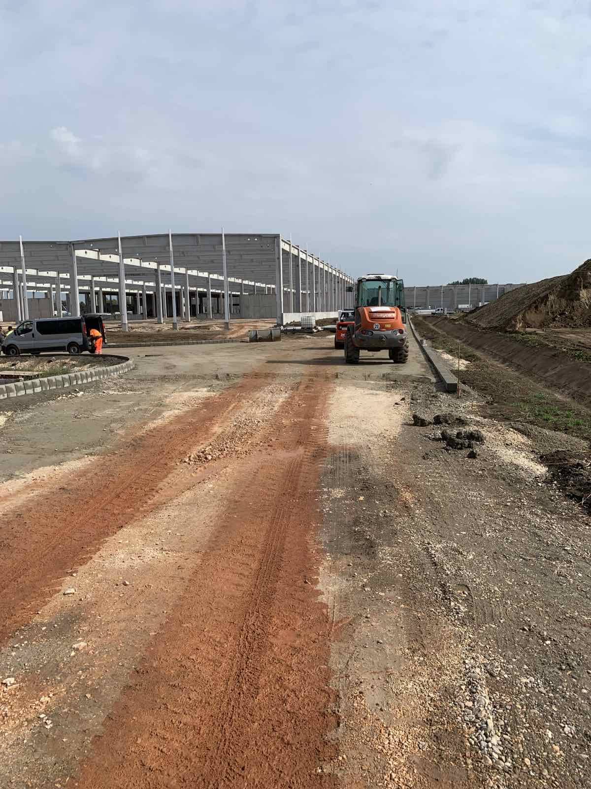 Aszfaltozás, Térkövezés, Útépítés, Közmű építés, Mélyépítés, Betonozás, Szegélyezés, Földmunka, Budapest, Dunakeszi, Fót, Göd, Vác, Veresegyház, Szentendre, Budakalász, Munkagép, Aszfalt, Beton