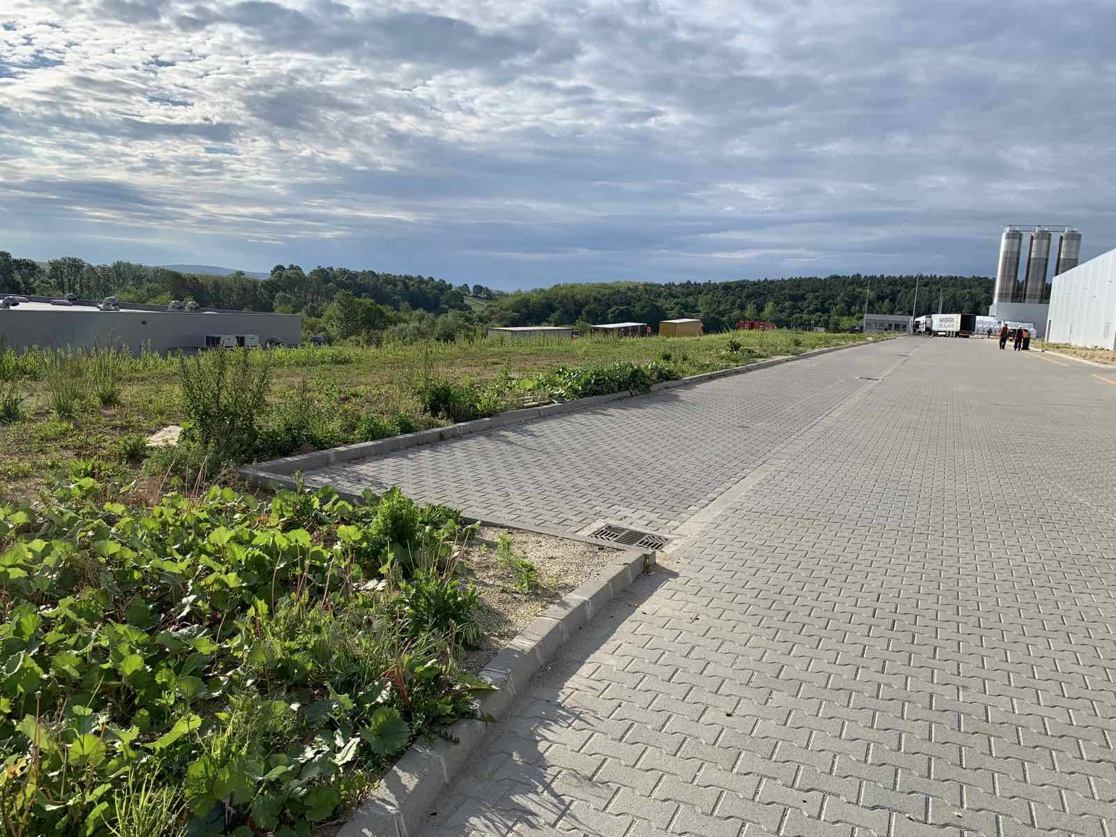 Aszfaltozás, Térkövezés, Útépítés, Közmű építés, Mélyépítés, Betonozás, Szegélyezés, Földmunka, Budapest, Dunakeszi, Fót, Göd, Vác, Veresegyház, Szentendre, Budakalász, Munkagép, Aszfalt, Beton